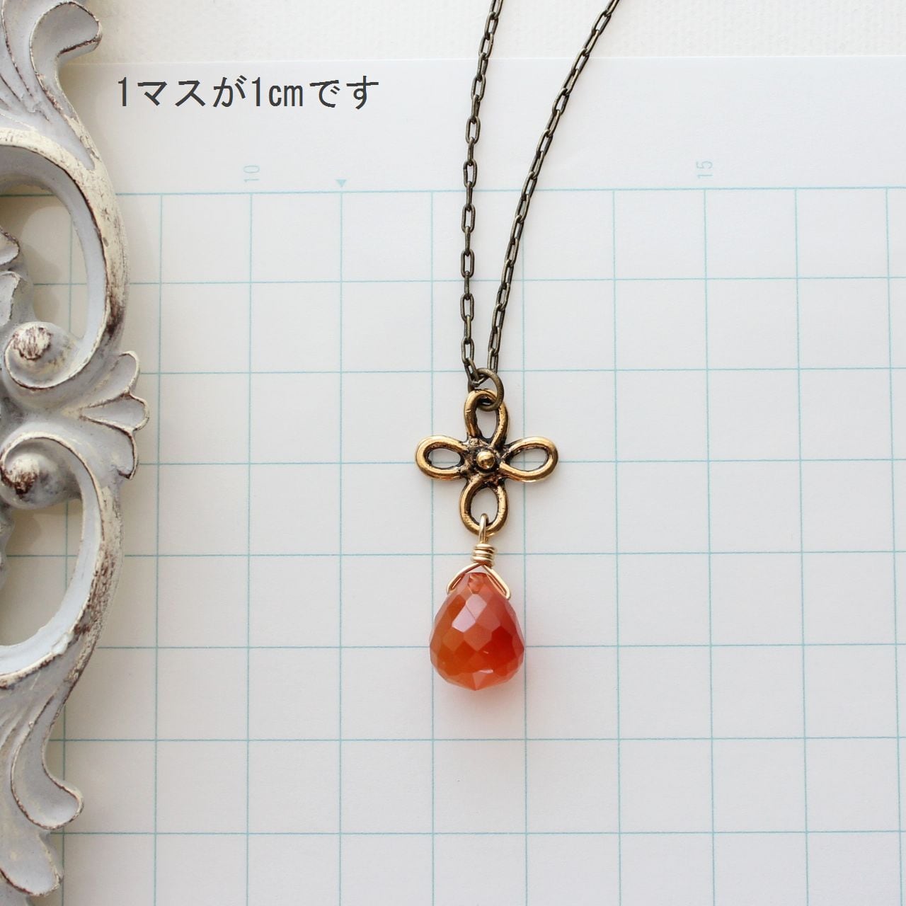 カーネリアンとフランス製のお花 こっくりオレンジが美しいネックレス