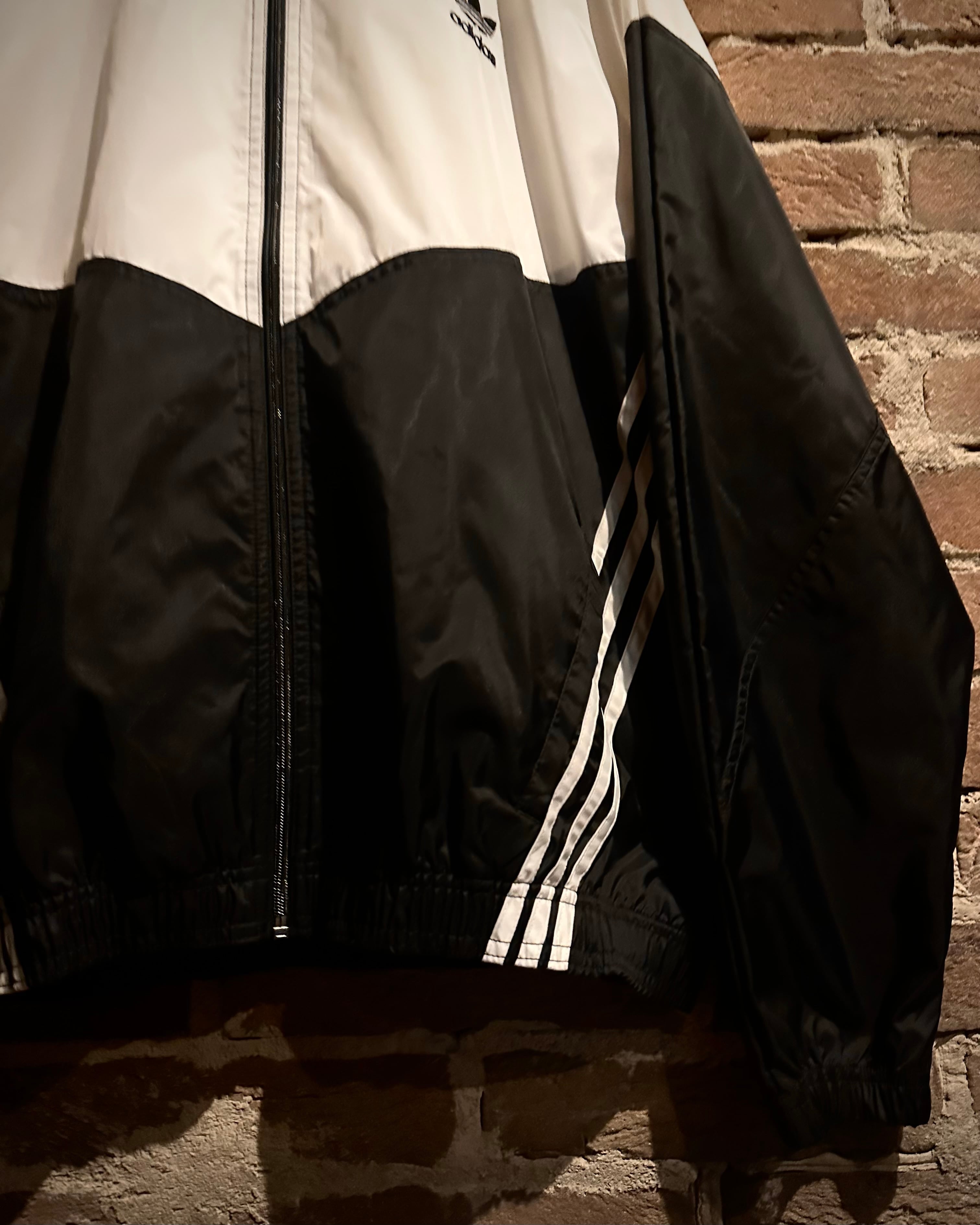 Caka act3】80's〜90's “adidas” Monotone Switching Vintage Nylon
