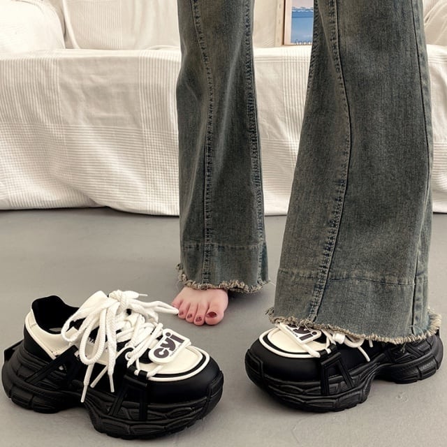 【予約販売】スニーカー 韓国 モノトーン レディース ダッドシューズ ゴツ底 厚底 高身長 上げ底 靴 ブラック オフホワイト デザイン お洒落 カジュアル ストリート ダンス 22.5cm/23cm/23.5cm/24cm/24.5cm/25cm