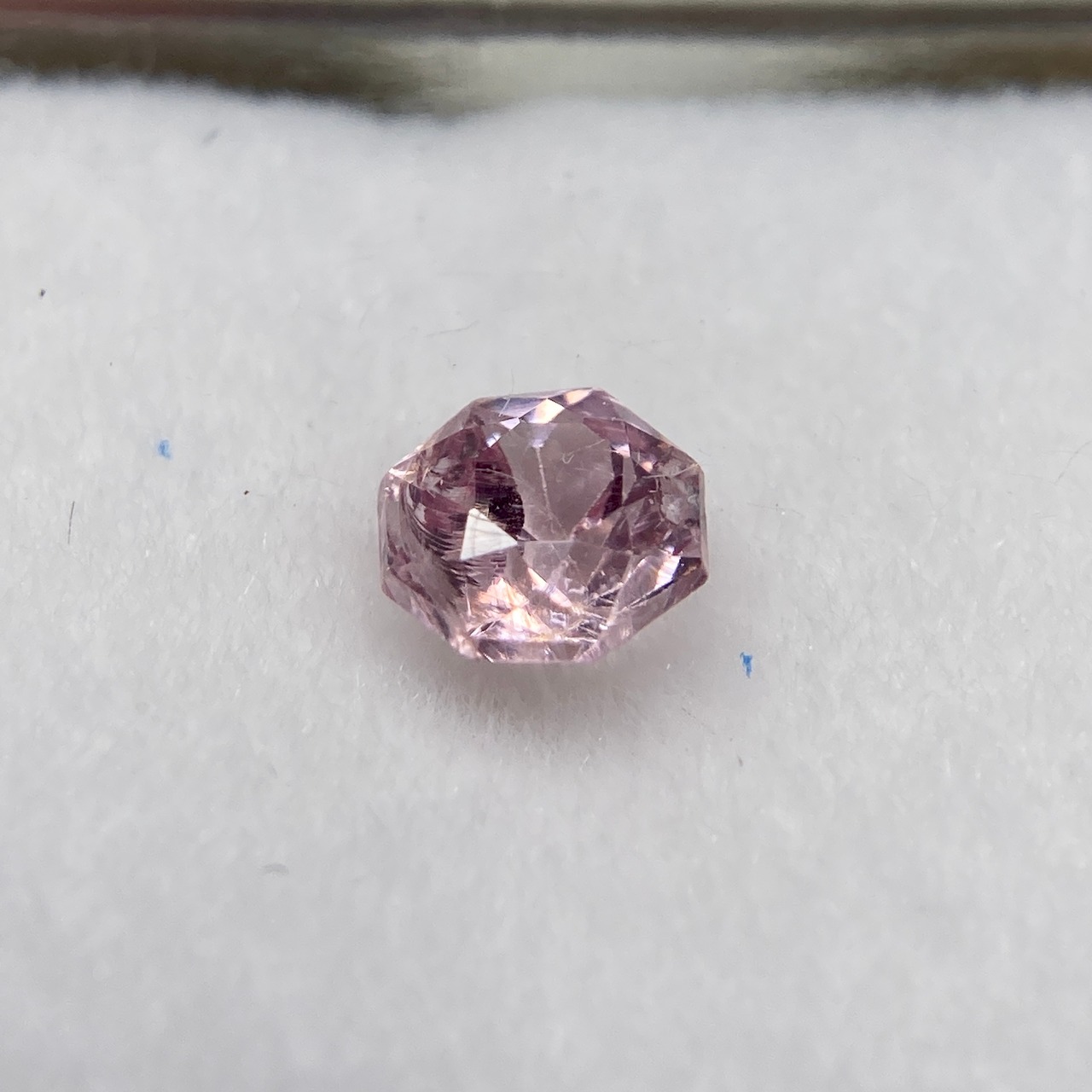 お花みたいなスピネル 訳あってお買い得 淡いピンク系 約4.9mm r-0207