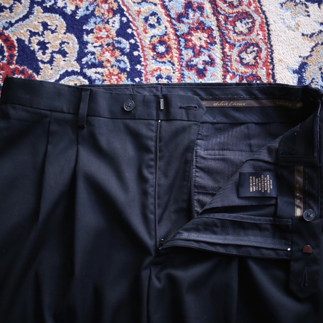 2-tuck tapered silhouette black wide slacks