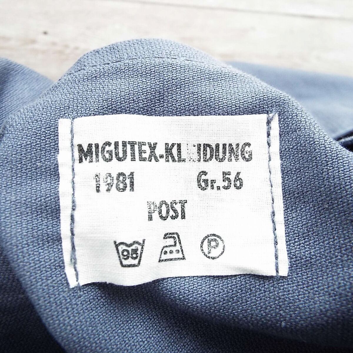 80年代ヴィンテージ】美品 ヨーロッパ古着 MIGUTEX-KLEIDUNG 1981 無地 80年代ヴィンテージ】美品 ヨーロッパ古着 MIGUTEX-KLEIDUNG 1981 無地