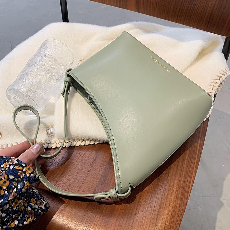 レッド メッセンジャーバッグ 手作りハンドバック99006040053