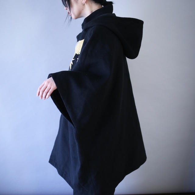 "刺繍×鶴" over silhouette hoodie poncho coat