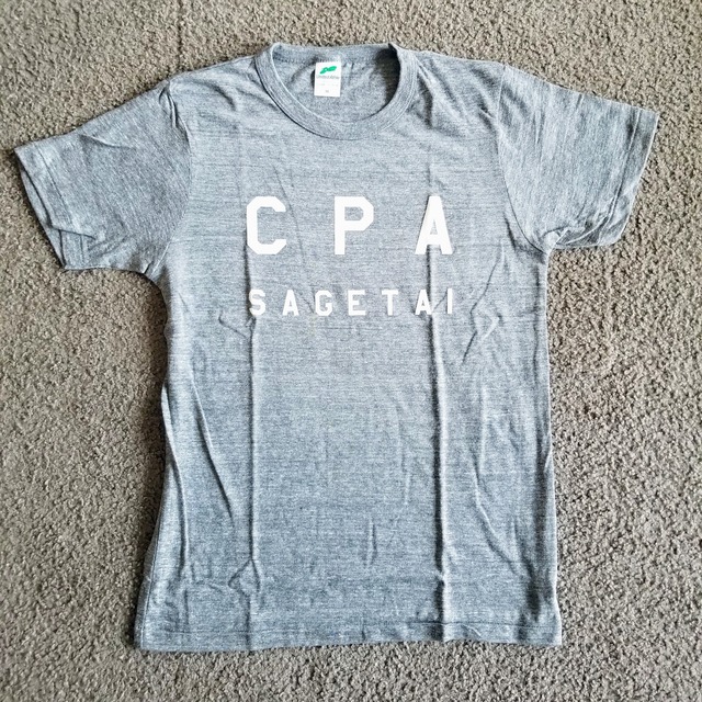 "CPA SAGETAI" グレーTシャツ【白プリント】