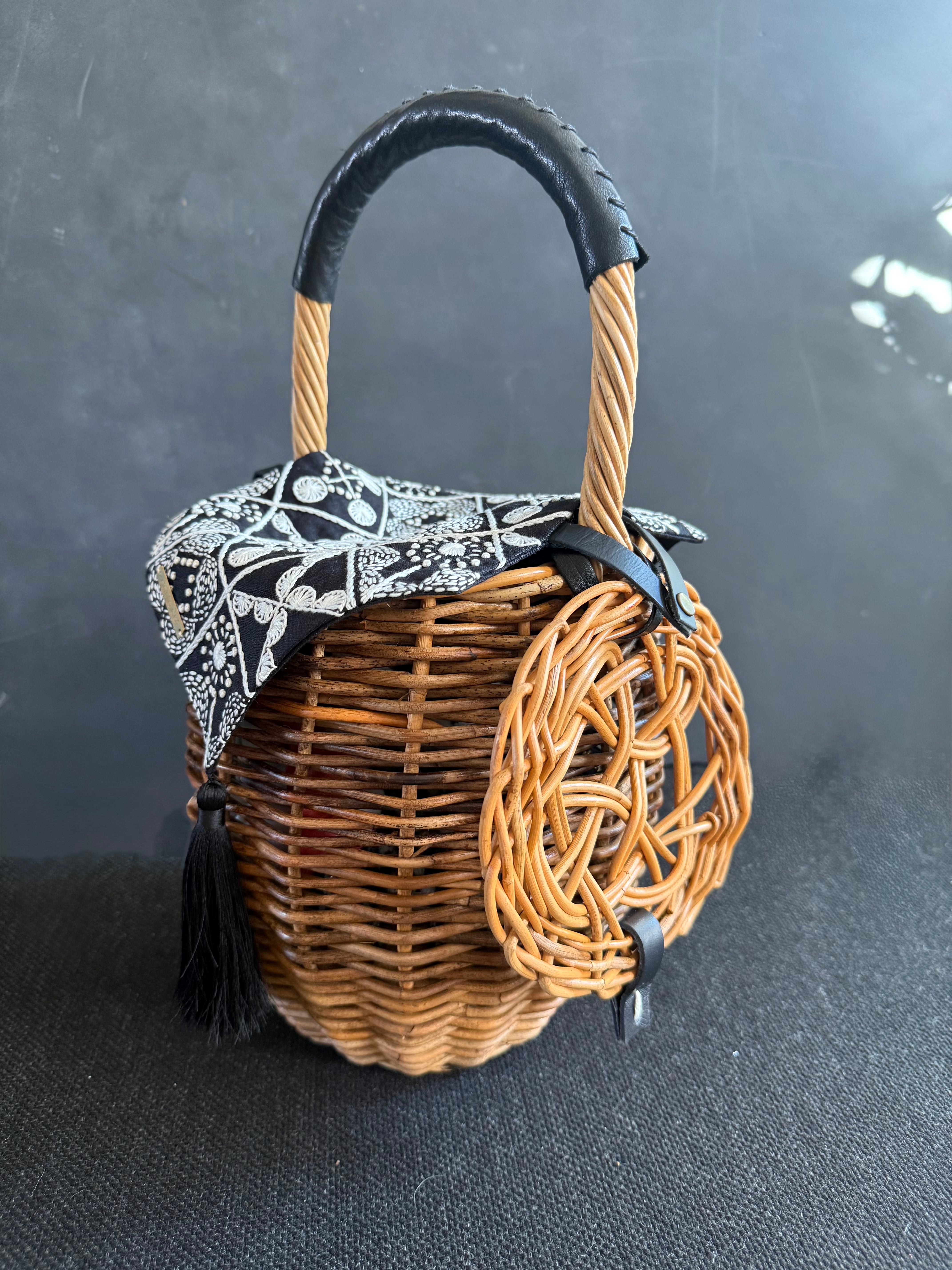 ハンドメイド刺し子のカゴバック 送料無料//SASHIKO STITCH 『あなたにあげる花束』 BASKET（dottodot