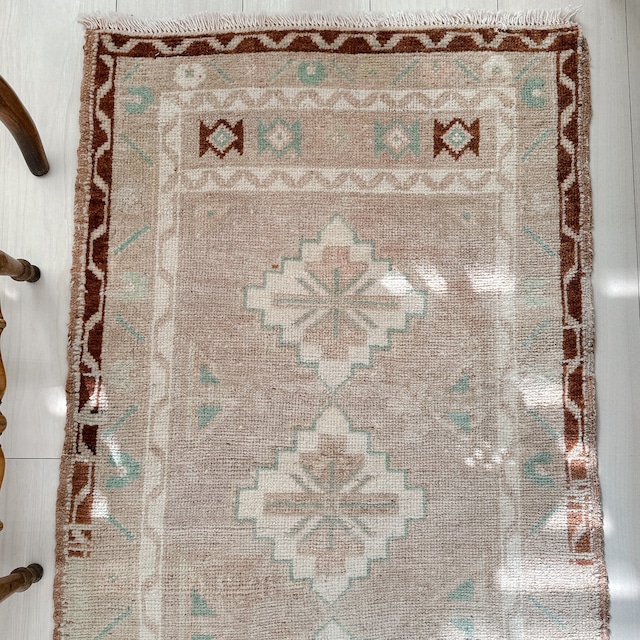 トルコ ヴィンテージラグ TR27 | ニーデ | 58cm × 108cm