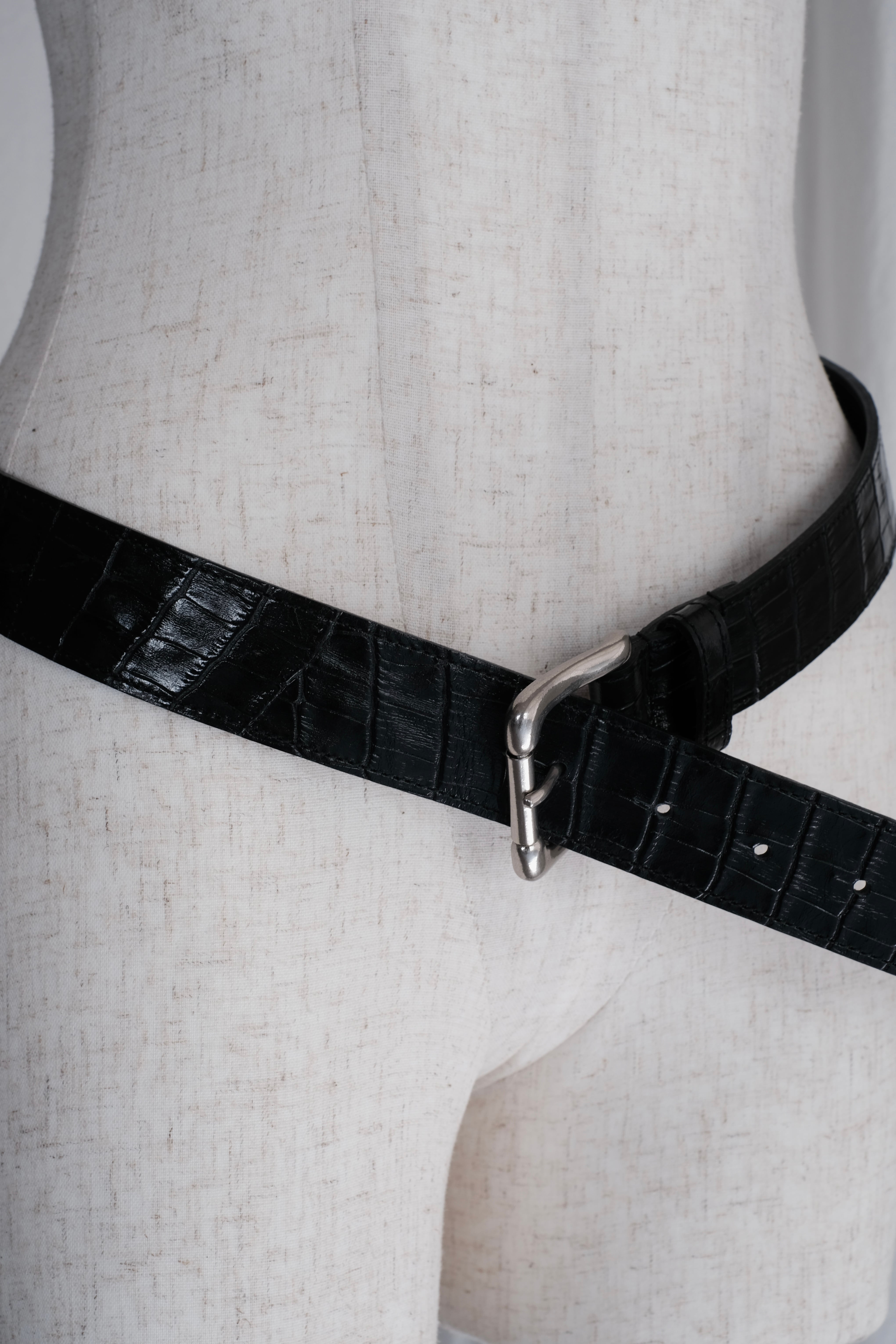 OMAR AFRIDI / EMBOSSED CROCODILE BELT | LIVING