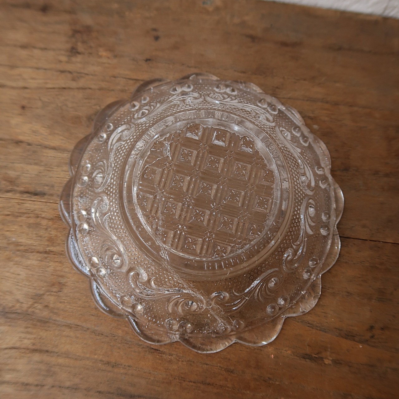 ガラスのレース小皿