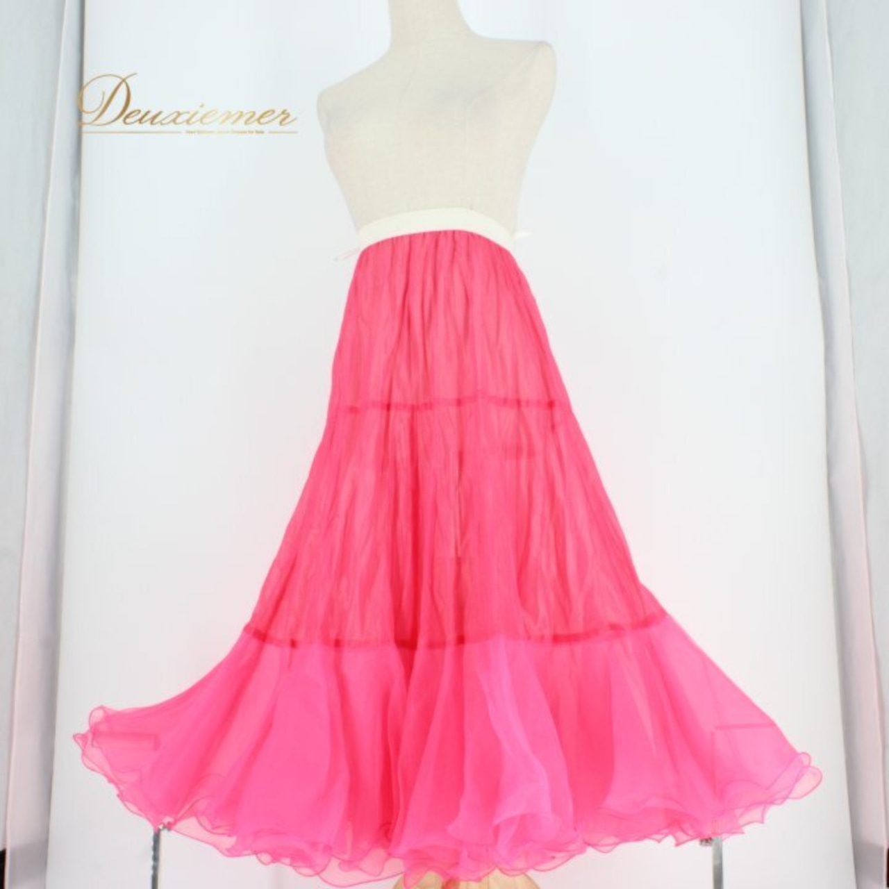 社交ダンス 衣装 スタンダード スカート パニエ ペチコート レッスンウェア レディース ピンク系 スカートU:NA ユーナ 無地 差し色 シンプル フリル パニエ用 スカート補助 重ね着 ふわふわ フリルスカート チュール風 ポリ素材 ビビッドピンク ダンスレッスン 衣装小物 レイヤード スカート丈80cm前後 ダンス衣装 ピンク差し色 フェミニン かわいい 華やか シンプルコーデ レディーズ Mサイズ