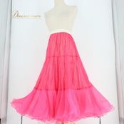 社交ダンス 衣装 スタンダード スカート パニエ ペチコート レッスンウェア レディース ピンク系 スカートU:NA ユーナ 無地 差し色 シンプル フリル パニエ用 スカート補助 重ね着 ふわふわ フリルスカート チュール風 ポリ素材 ビビッドピンク ダンスレッスン 衣装小物 レイヤード スカート丈80cm前後 ダンス衣装 ピンク差し色 フェミニン かわいい 華やか シンプルコーデ レディーズ Mサイズ