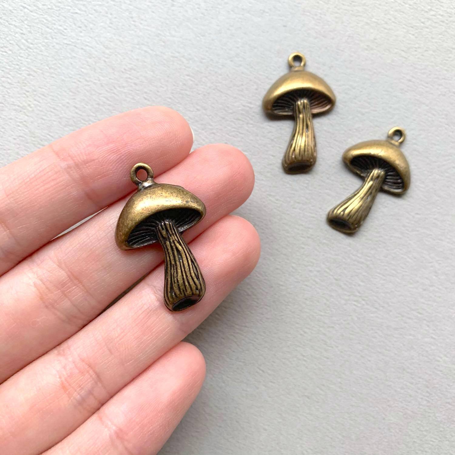 再入荷〉アンティーク風 きのこチャーム | Dua-アクセサリーパーツショップ