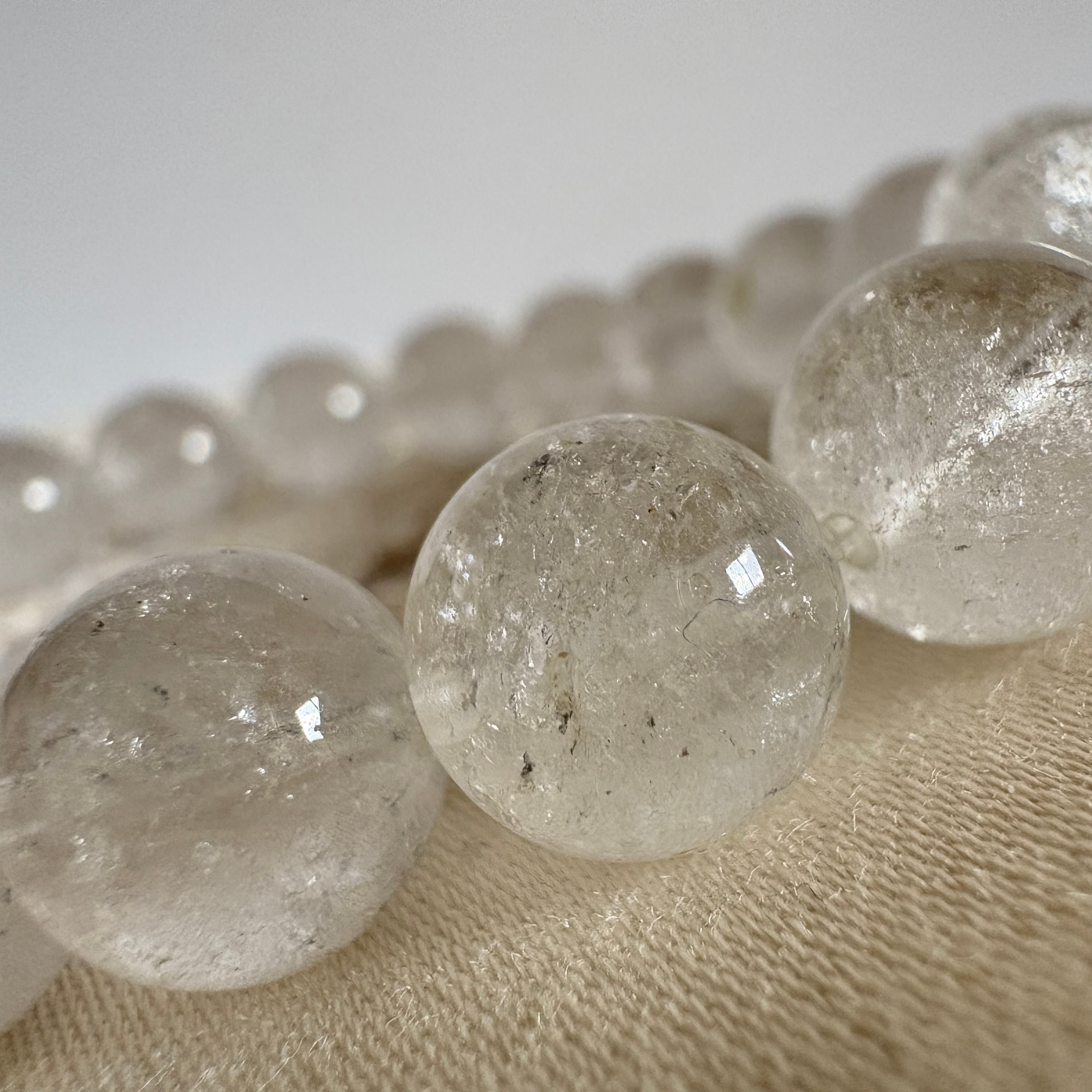 ガネーシュヒマール水晶 10mm珠 ブレスレット｜ヒマラヤ聖地の