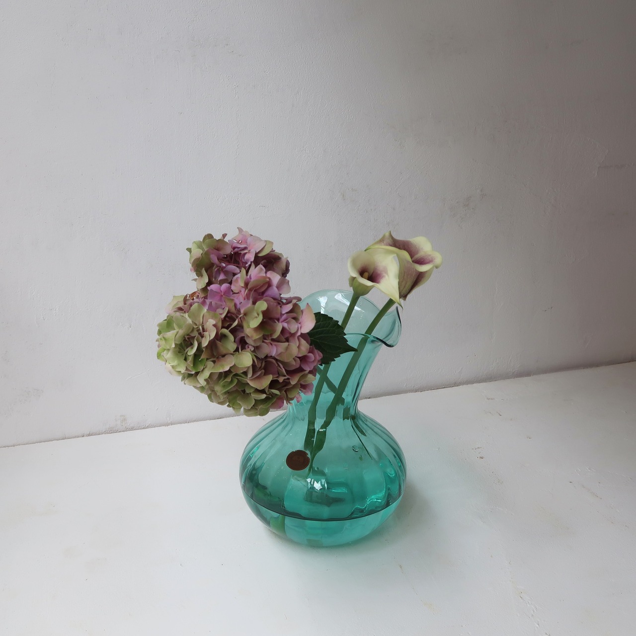 大きな水色の花瓶