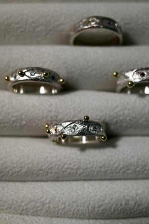 Merry-go-round ring