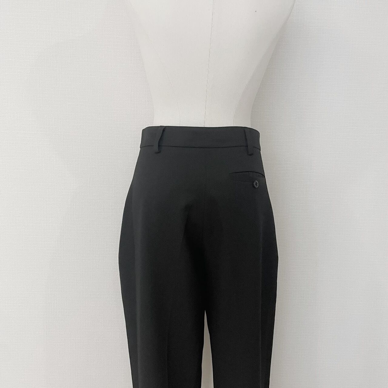 クロップドテーパードパンツ Louis ブラック | Cygne 