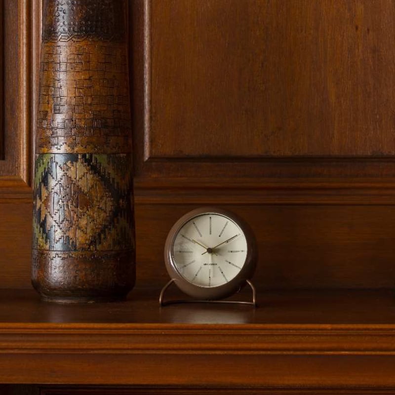 11月6日発売《限定》TABLE CLOCK 43712 AGING BANKERS［ARNE JACOBSEN