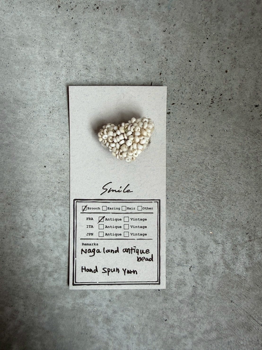 装身具「SmiLe」 №1 antiquebeadsブローチハート