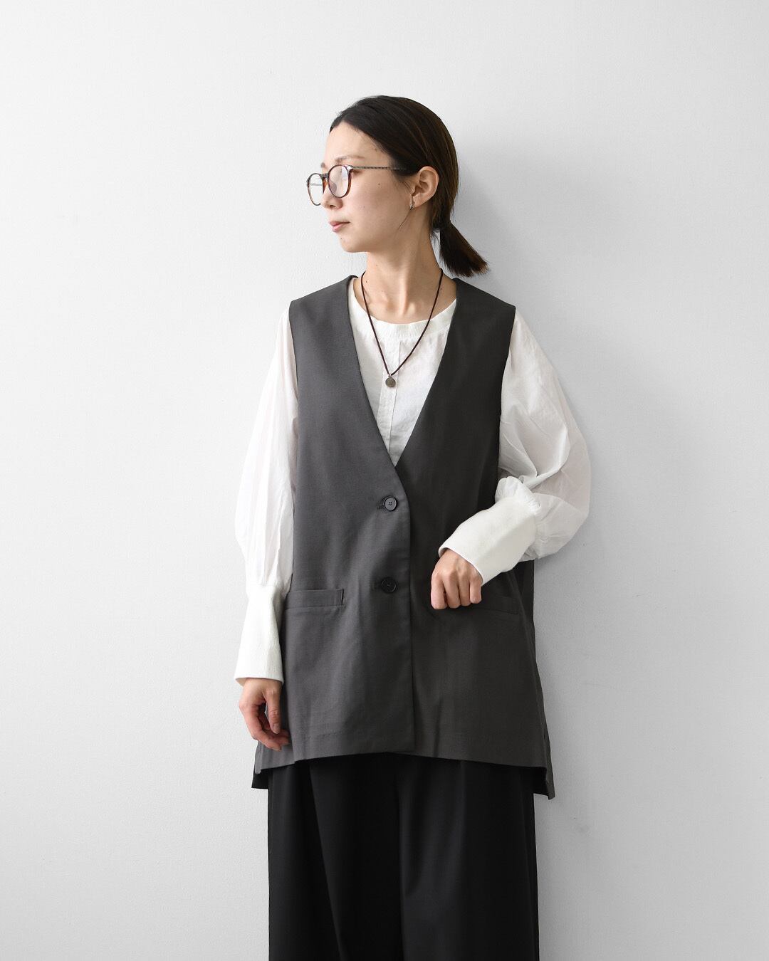 mizuiro ind [ミズイロ インド] deep V neck wide vest [3-230144