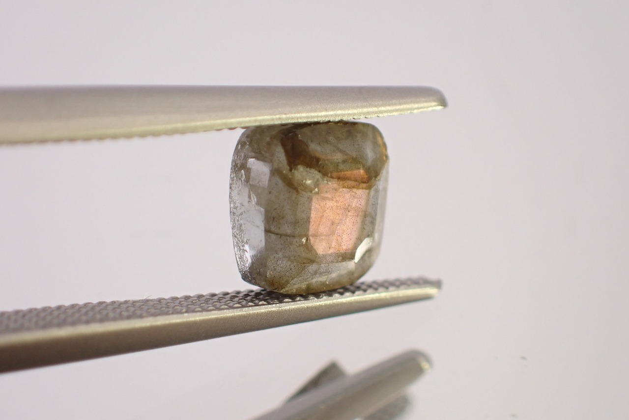 マダガスカル産ラブラドライト　1.10ct　 [D9-81]