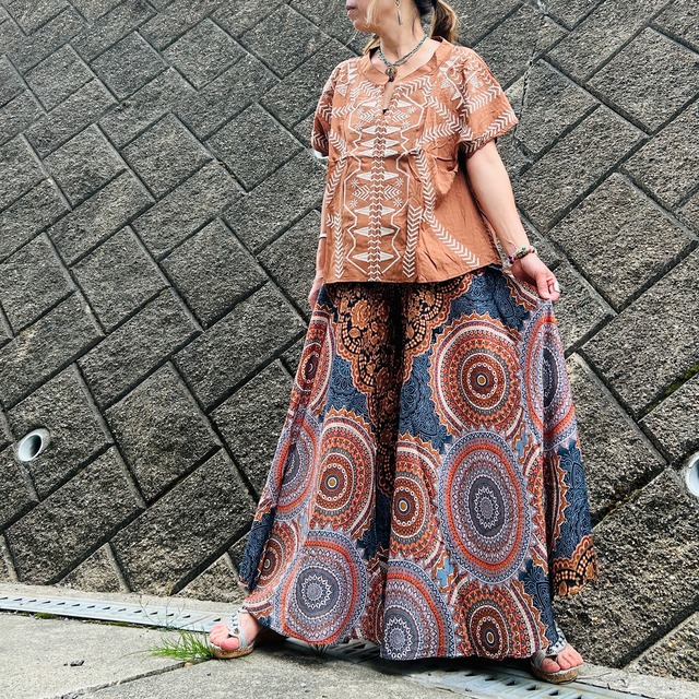 ワイドフレアパンツ