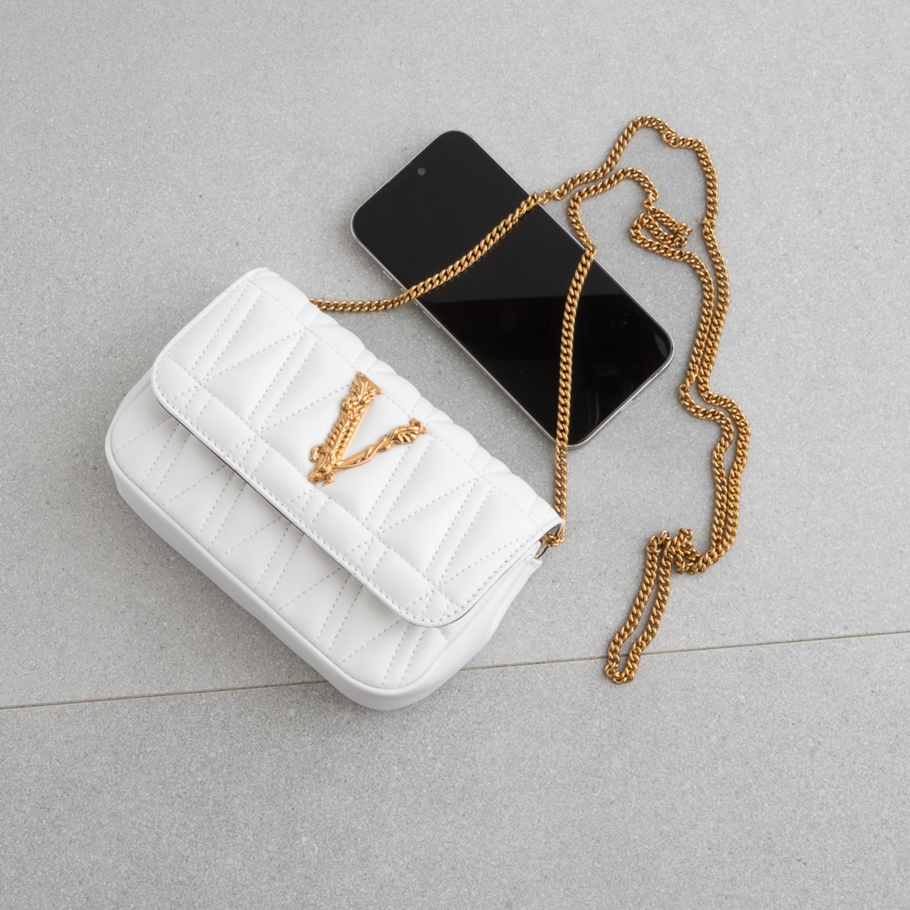 ヴェルサーチ ヴィルトゥス キルティング ショルダーバッグ