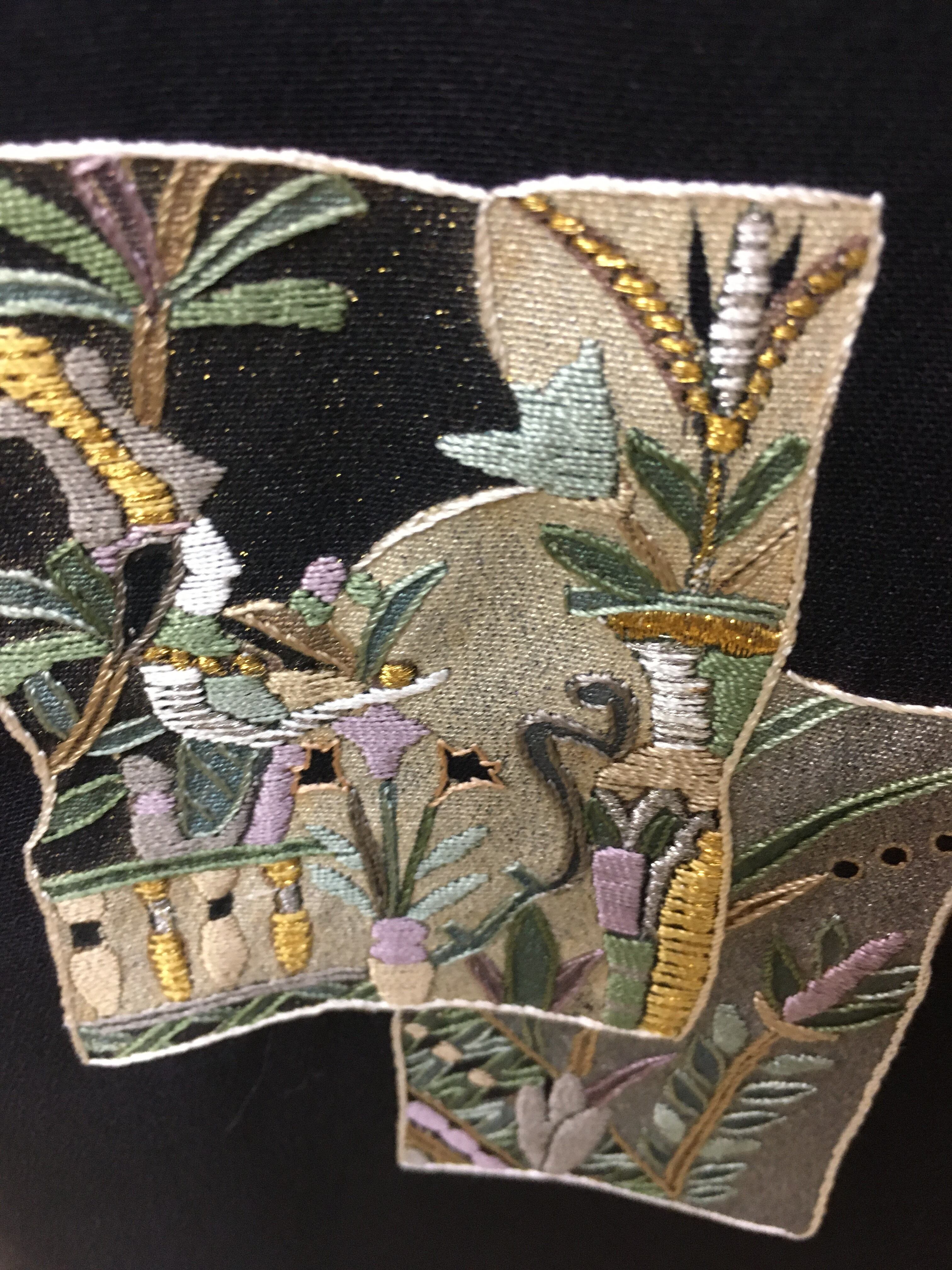 付下げ袴（濃紫地）エジプト柄色紙ちらし