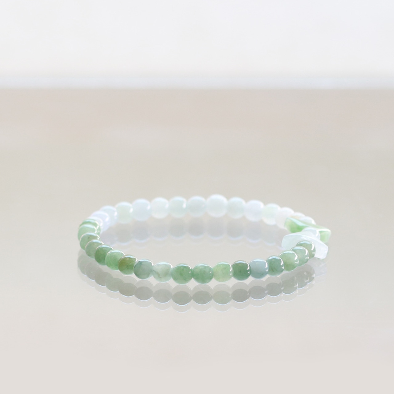 リボンモチーフがポイントのブレスレット！ 翡翠ブレスレット A貨翡翠 jd_br1087