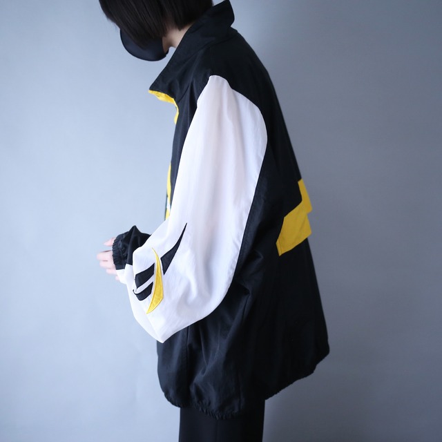 "Reebok" switching and sleeve embroidery design XXL big silhouette nylon anorak