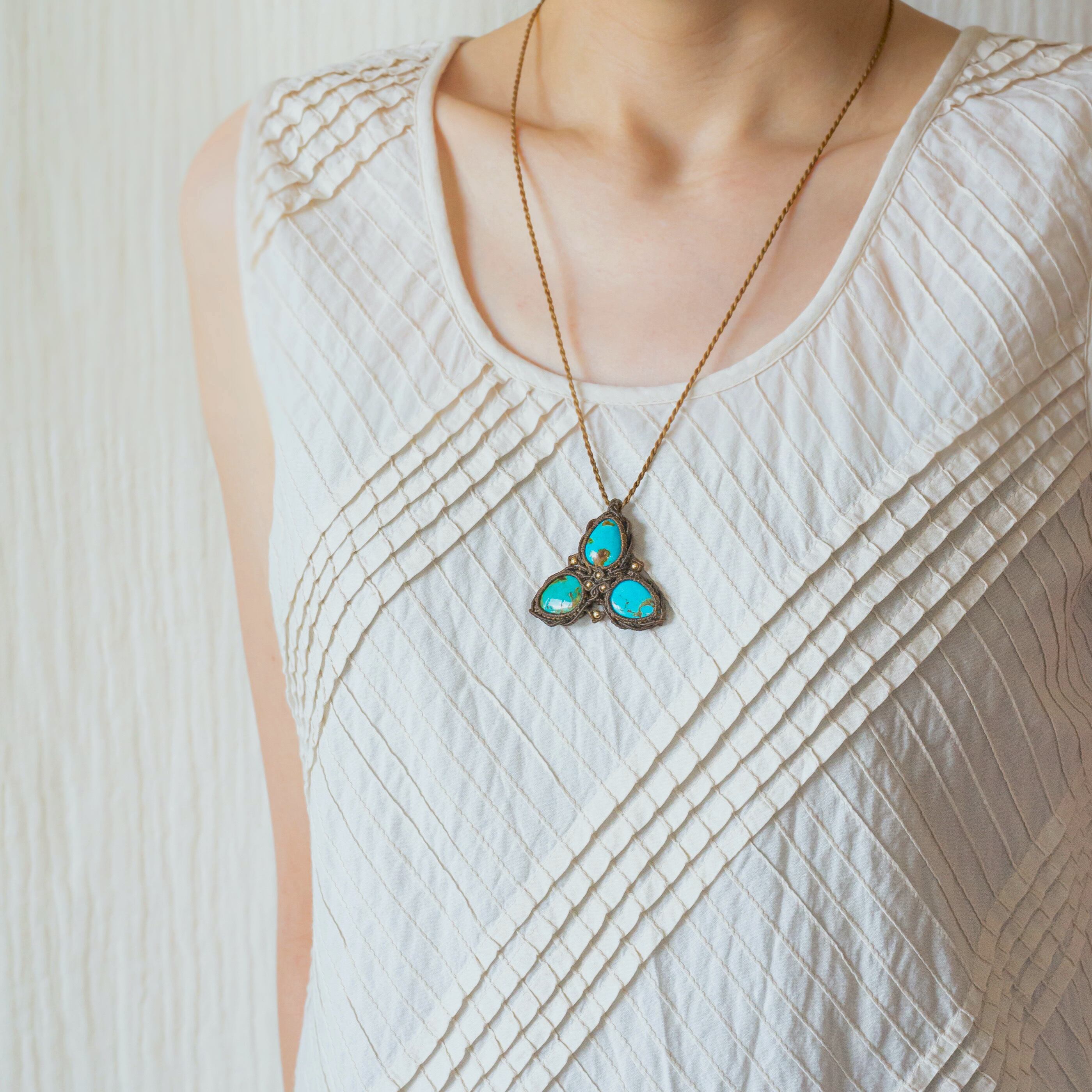 スリーピングビューティーターコイズのマクラメ編み 天然石ネックレス