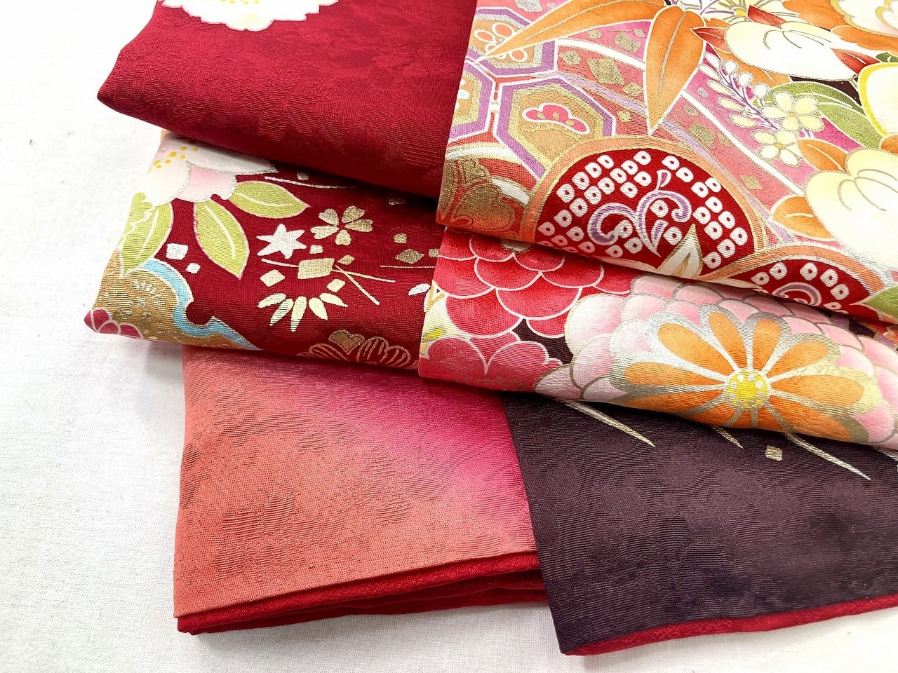 金駒刺繍 トールサイズ 振袖 花柄 桜 牡丹 菊 梅 正絹 袷 赤 ピンク