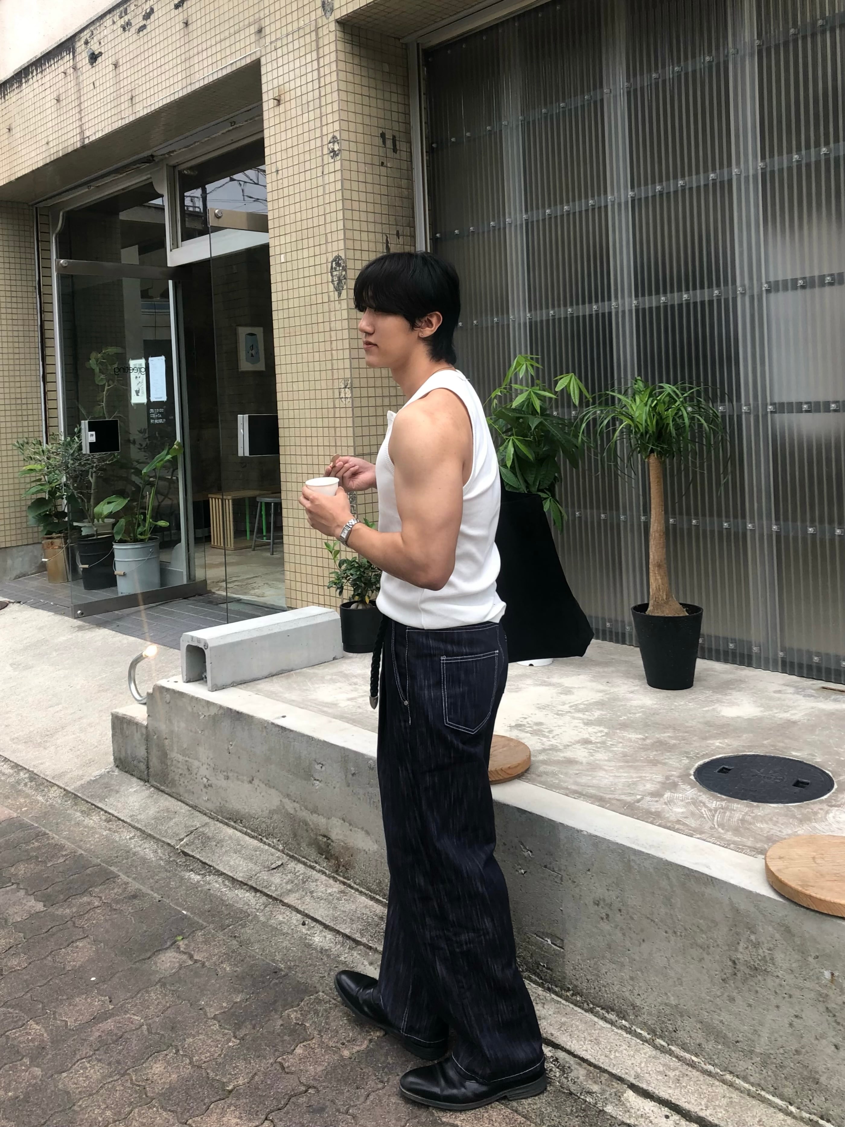 Non-Fade Indigo Tuck Semi Wide Jeans [Mid Blue] | 1AM