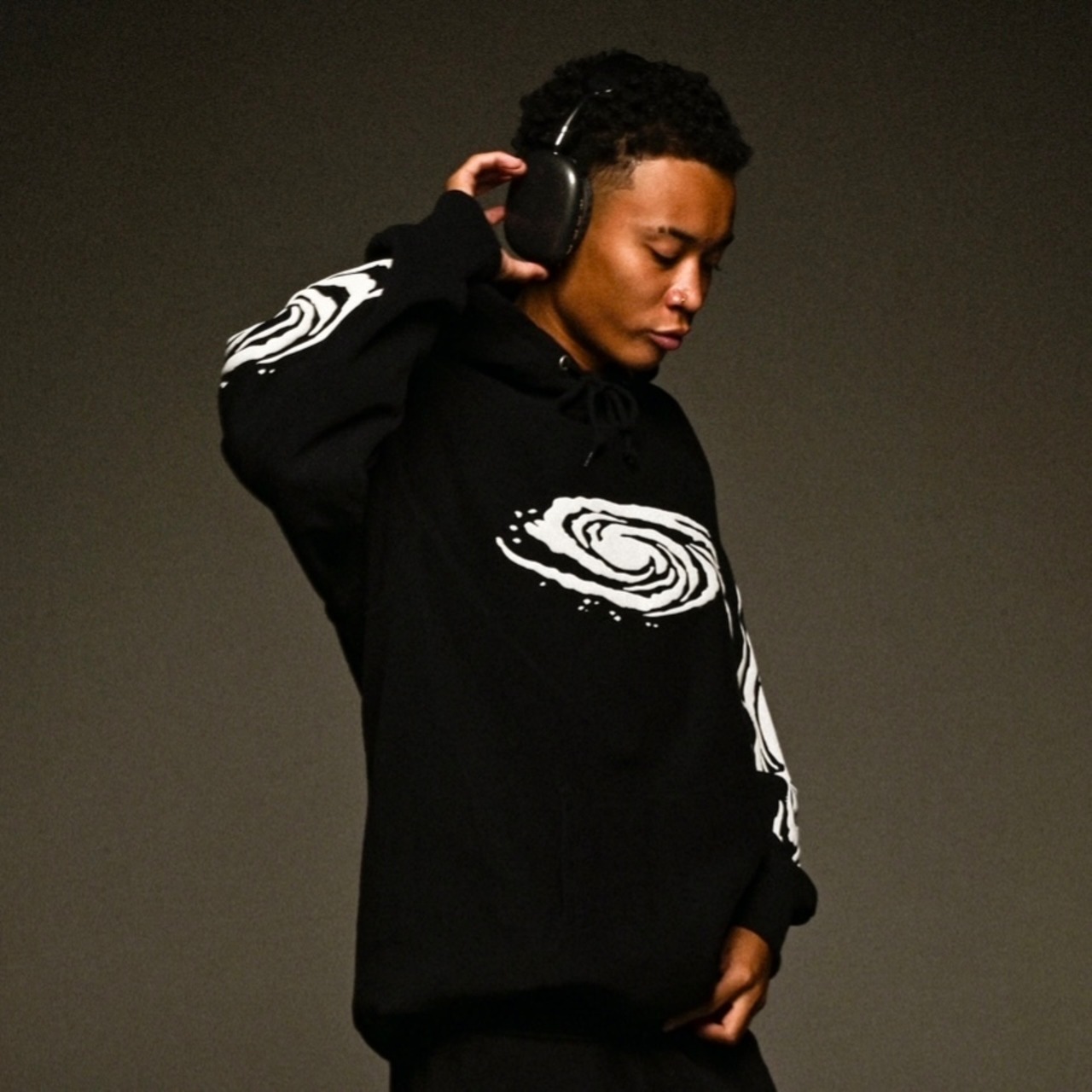 GALAXY HEAVYWEIGHT HOODIE 【Black】