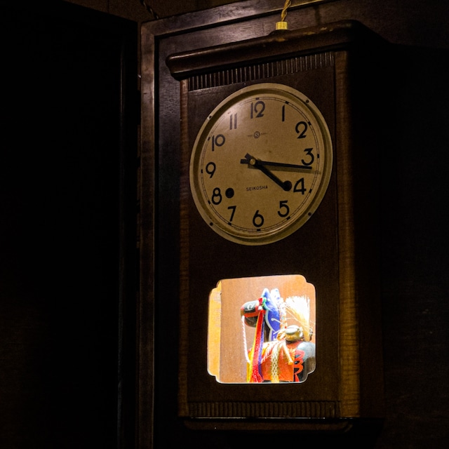 Clock light / 壁掛け時計のショーケースライト