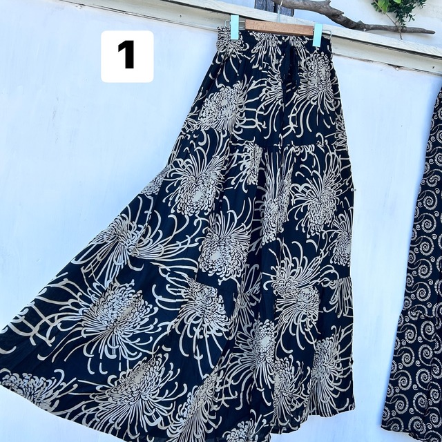 モノトーンティアードスカート