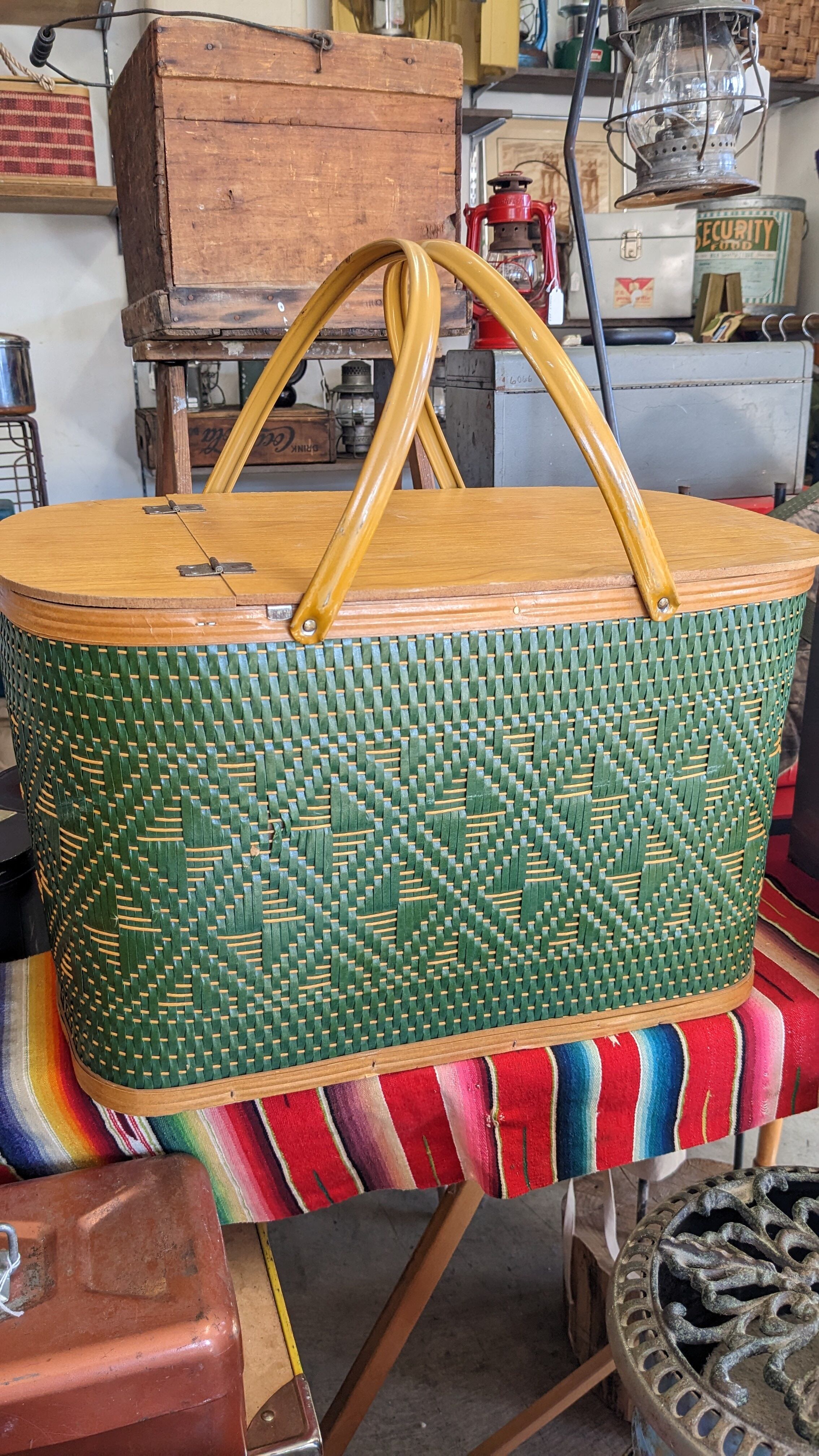 Mint Condition!! Vintage Hawkeye Picnic Basket GreenDiamond