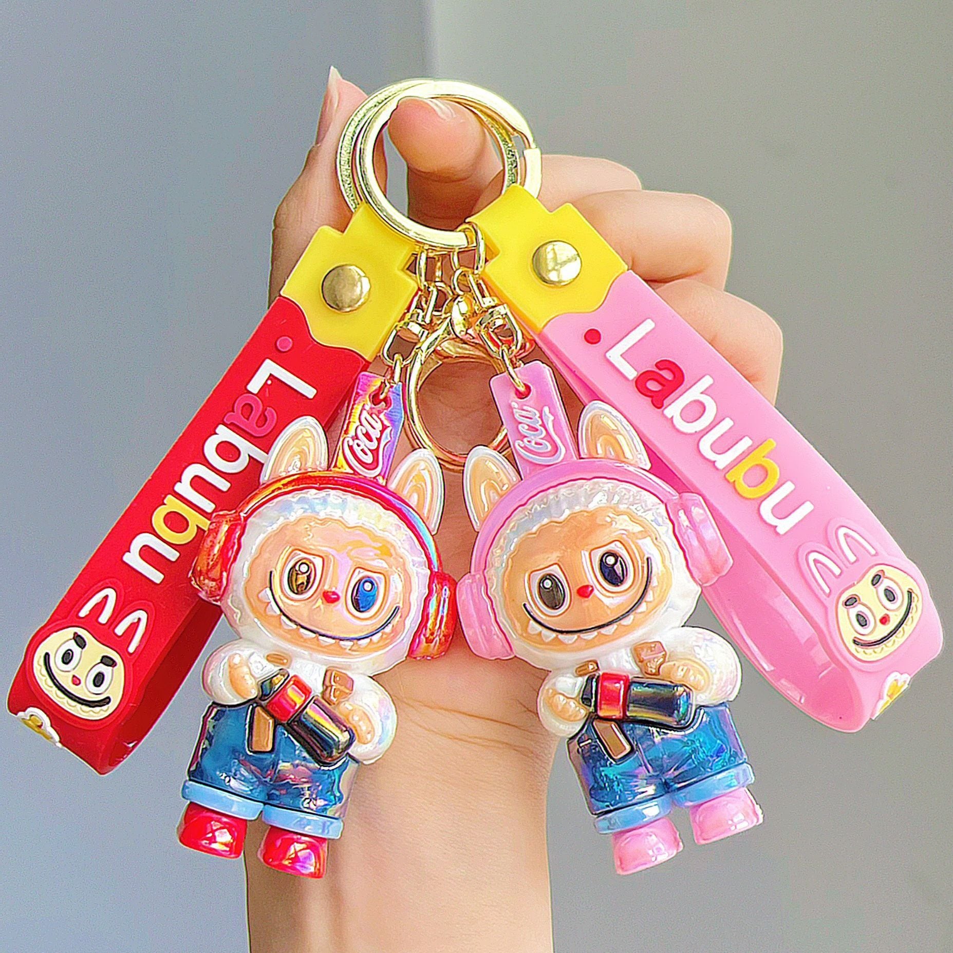 メッキカラー 輝く!コーラのデザイン♡ メッキ加工 labubu ラブブ キーホルダー - カラフル バッグチャーム ペア プレゼント かわいい