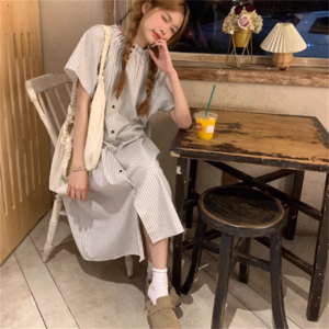 【送料無料】 ワンピース ロングワンピ マキシワンピ 袖あり 半袖 クルーネック Aライン フレア 薄手生地 可愛い 大人可愛い きれいめ シンプル カジュアル コンサバ 華やか 大人 おしゃれ お洒落 ラフ ストライプ柄 しましま 夏 20代 30代 40代 レディース 女性 デート お出かけ 女子会 お呼ばれ 休日 お茶会 授業参観 着回し 普段使い オルチャン 韓国系 ファッション ポケット 体型カバー 定番 プチプラ 着痩せ インスタ映え