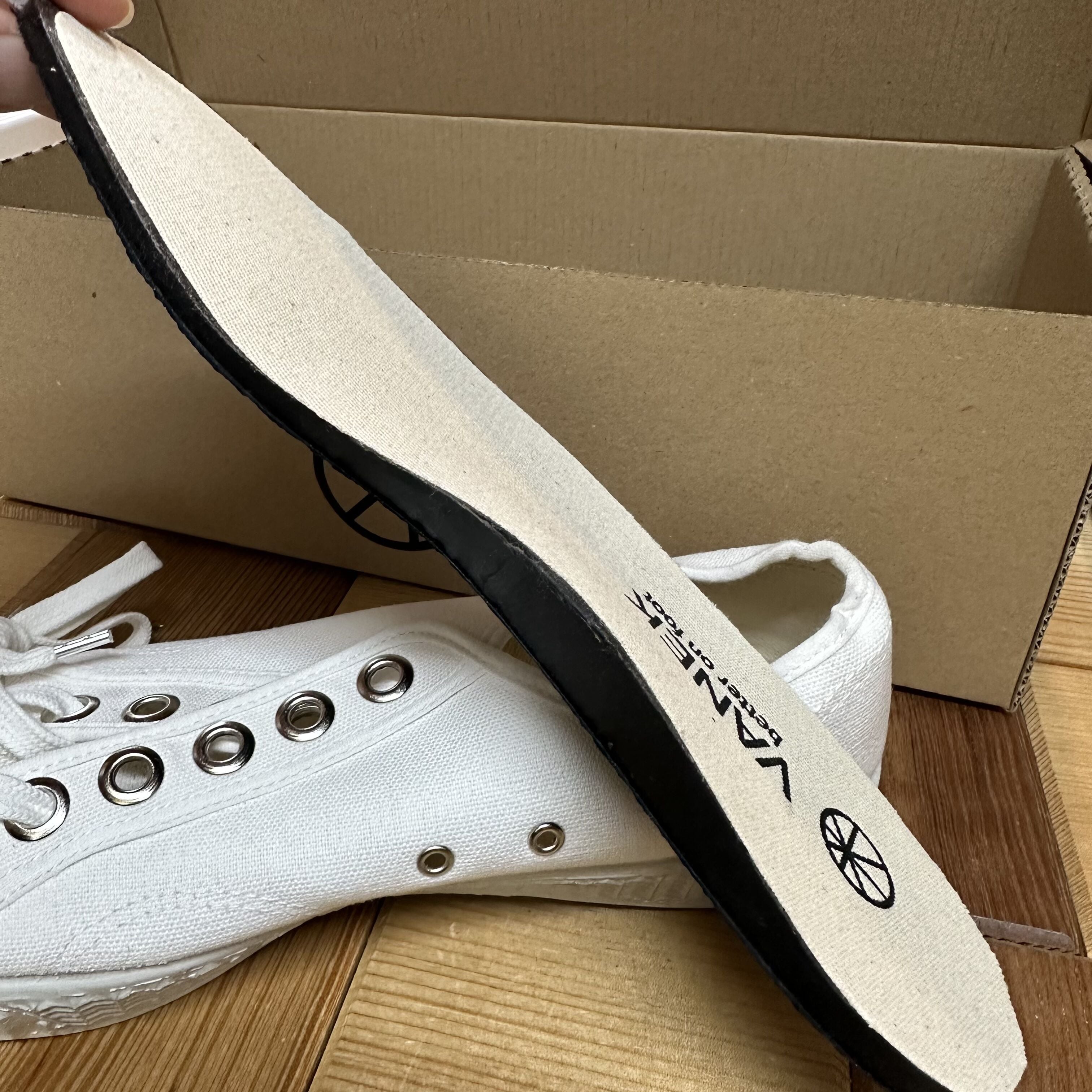 真っ白なキャンバス　White canvas 真っ白なキャンバス KING RECORDS OFFICIAL SITE