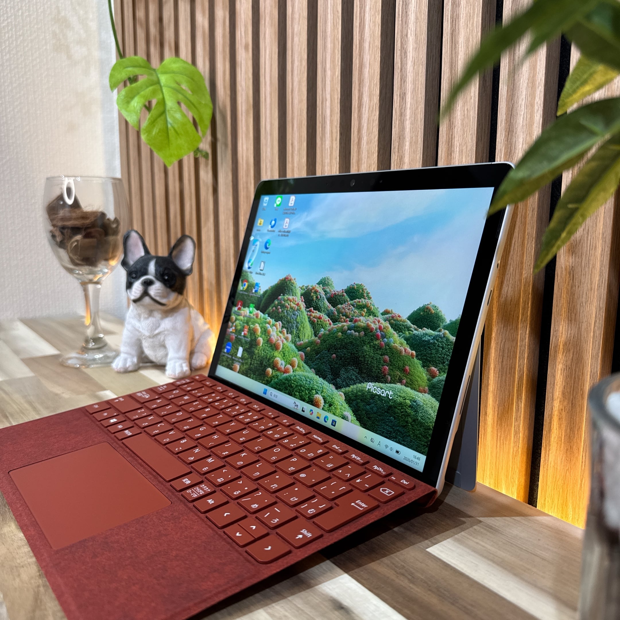 美品 2in1モデル‼️Surface Go 3☘希少レッド☘大人気ノートパソコン 公式ショップ限定価格❣️/ 美品《2in1モデル》タッチパネル式