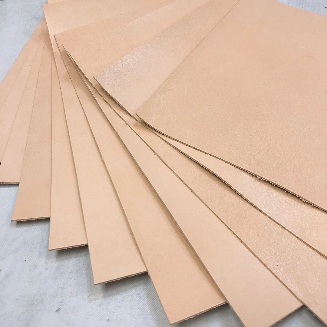 978◇牛ヌメ革 ナチュラル 170ds 約2.2～3.2㎜☆格安