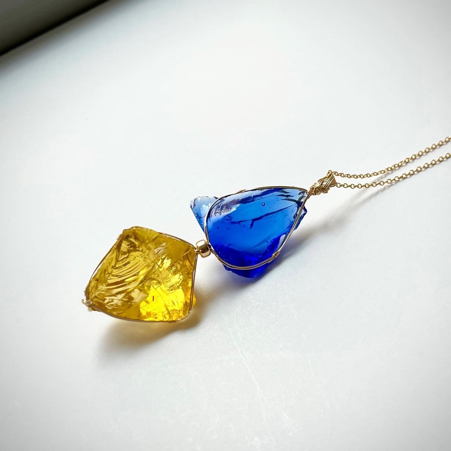 シエラネバダ産アンダラクリスタル　スフィア　マルチカラー（黄・青） シエラネバダ産 アンダラクリスタル マルチカラー（青・青緑・黄