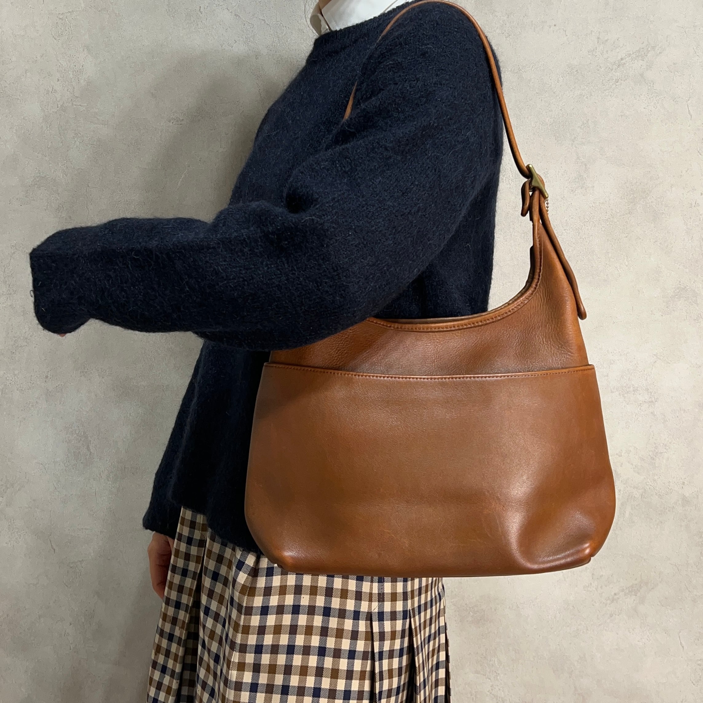 COACH オールドコーチラウンド型レザーハンドバッグ