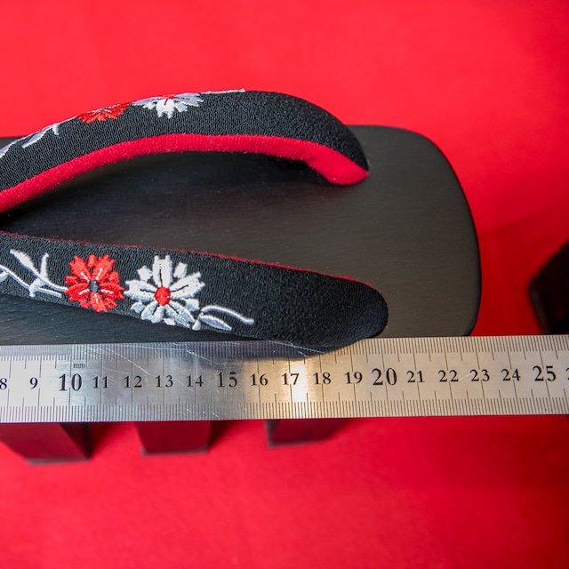 花柄鼻緒の三本歯高下駄 通称 花魁下駄 花魁体験スタジオやまと桜 花柄鼻緒の三本歯高下駄 通称 花魁下駄 花魁体験スタジオやまと桜