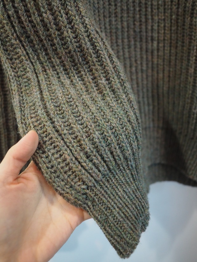 1980‘s  Made in UK Peter Storm Wool V-Neck Heavy Knit Sweater