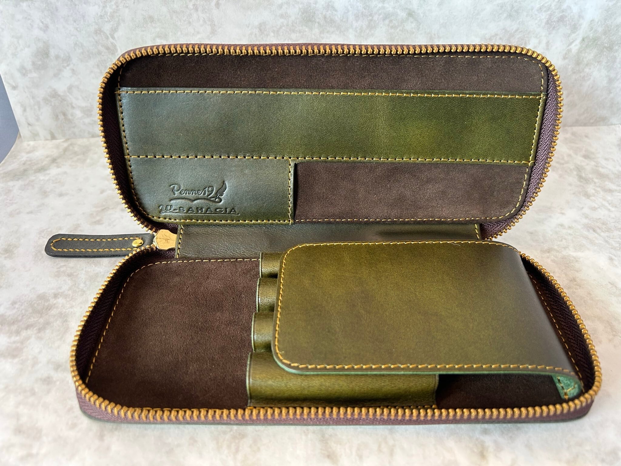 ペンネジューク創業80th記念】バハギア & クラフト ラウンドジップペン