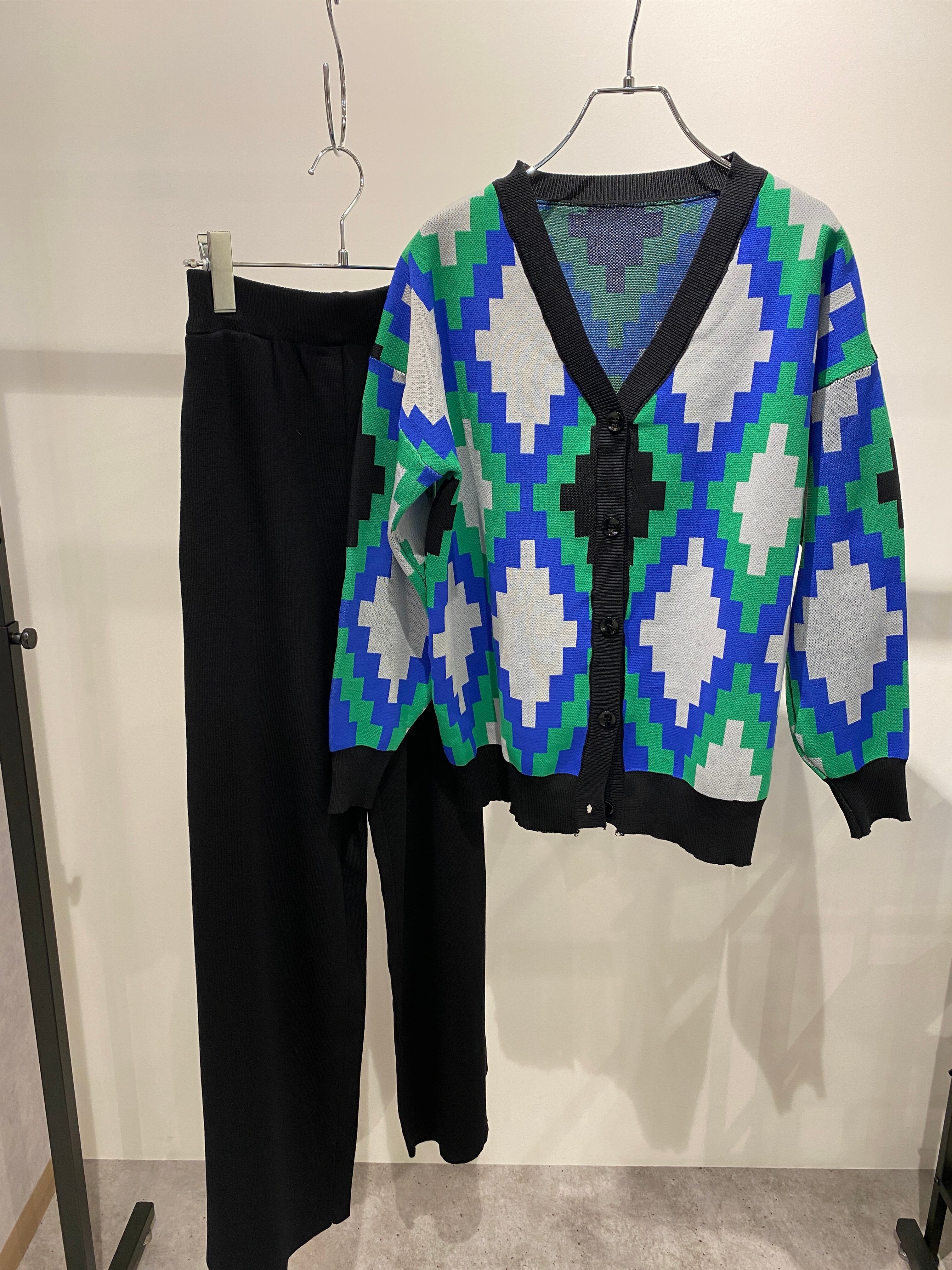 argyle cardigan stretch black pants SET