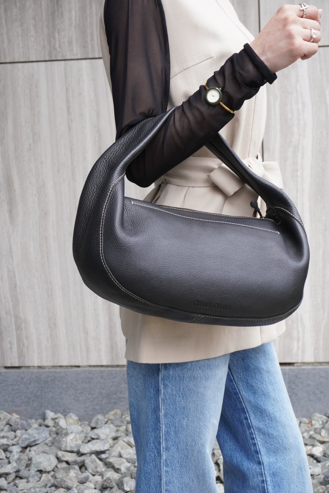希少 ミュウミュウ ワンショルダーバッグ レザー デニム 黒 ブラック ホーボー miu miu ミュウミュウ ショルダーバッグ ブラック ロゴ型押し レザー