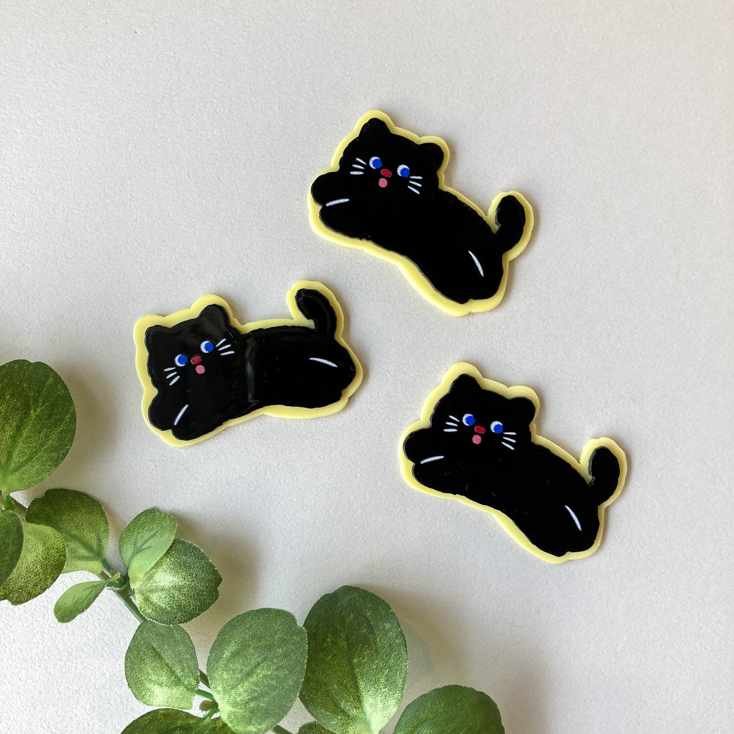 おちゃめ黒猫のデコパーツ