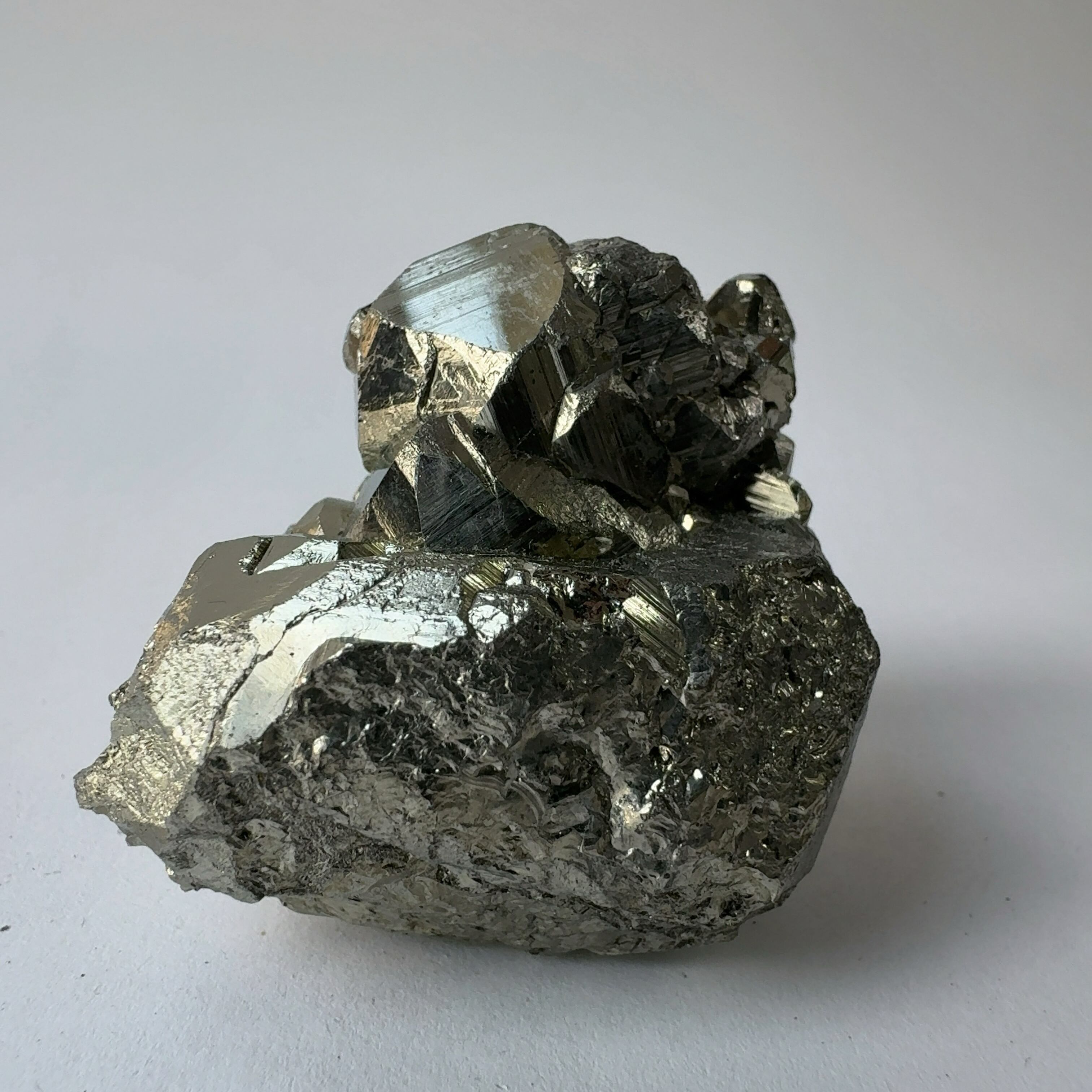 E24655】 黄鉄鉱 パイライト pyrite ペルー 天然石 鉱物